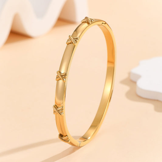 Buydropp® Harmony Filigree Gold Bangle